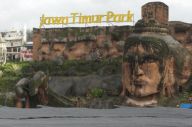 Wisatawan padati Kota...