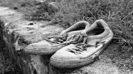 Sebuah paket sepatu...