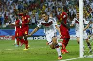Klose Disejajarkan Dengan...