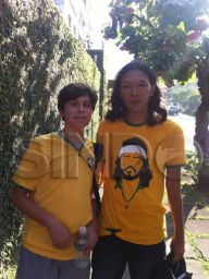 Tuah Pakai Baju Socrates