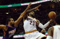 LeBron Cetak Rekor,...