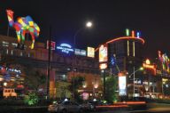 Pesta Diskon di Mal...