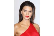Pesona Lipstik Merah