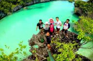 66 Pantai di Maluku...