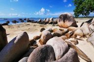 Pantai dan Pulau ini,...