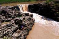 Menikmati Air Terjun...