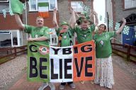 Irlandia Didukung Fans...