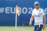 Pelatih Italia Angkat...
