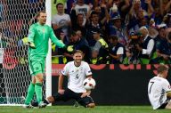 Manuel Neuer Tak Terima...
