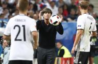 Kritik Jerman Menguap,...