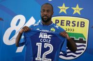 Dibuang Persib, Carlton...