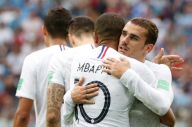 Koyak Gawang Uruguay,...