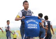Tanpa Aremania, Singo...