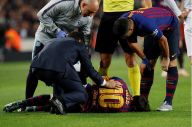 Pelatih Barcelona Gerutu...