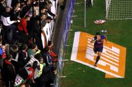 Pelatih Barcelona Melihat...