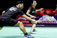 Pasangan dengan Debby,...