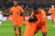 Dalam Satu Malam, Belanda...