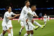 Babak I: PSG Hukum Liverpool,...