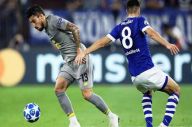 Mengalahkan Schalke...