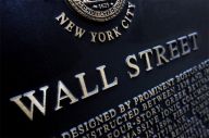 Wall Street Jatuh Karena...