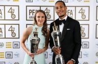 Van Dijk dan Penyerang...