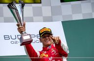 Putra Schumacher Cicipi...