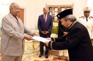 Dubes Indonesia Serahkan...