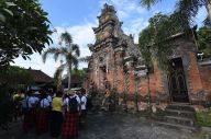 Survei: 8 dari 10 Orang...