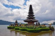 Saat Hujan, Bali Tetap...