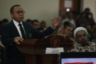 Bupati Pasang Kayu Raih...