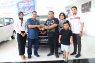 Wuling Serahkan Hadiah...