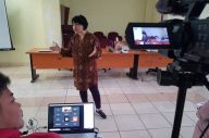 Absen karena Corona,...