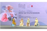 Membaca Tren Fashion...