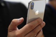 Apple Larang Produk...