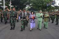 Panglima TNI Kunjungi...