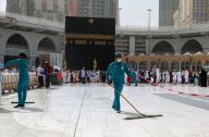 Masjid Suci Ditutup...