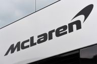 Anggota Tim Balap McLaren...