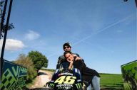 Rossi Dimanja Tunangan...