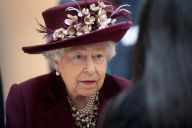Ratu Elizabeth Batalkan...