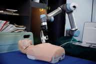 Robot Buatan China di...