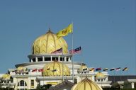 7 Staf Istana Positif...