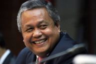 Gubernur BI Belum Wajibkan...