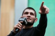 Bertahan di Rusia, Khabib...