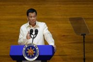 Duterte Sumbangkan Gajinya...