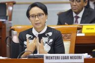 Menlu Imbau Pelajar...