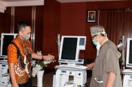 Astra Beri Bantuan Tahap...