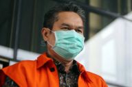 Eks Direktur Keuangan...