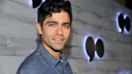 Adrian Grenier Bersihkan...