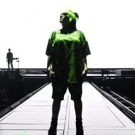 Billie Eilish Semprot...