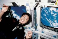 5 Astronot Perempuan...